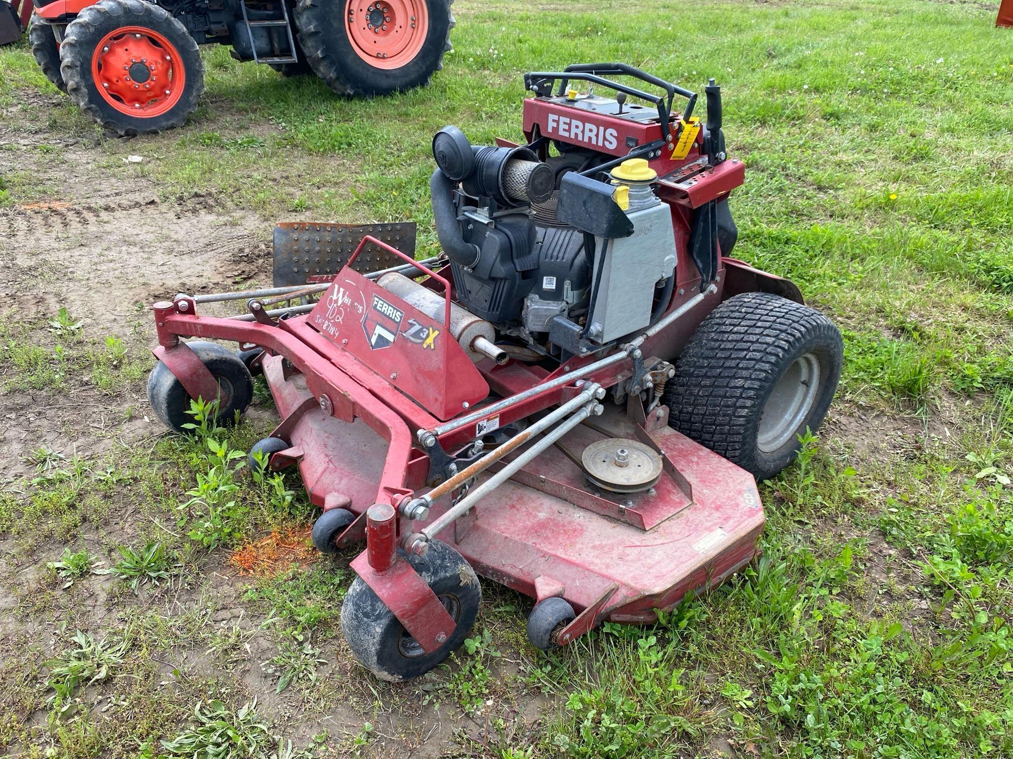 FERRIS SRSZ3XBVE COMMERCIAL MOWER SN:2017987184 powered by gas engine, equipped with 72in. Cutting