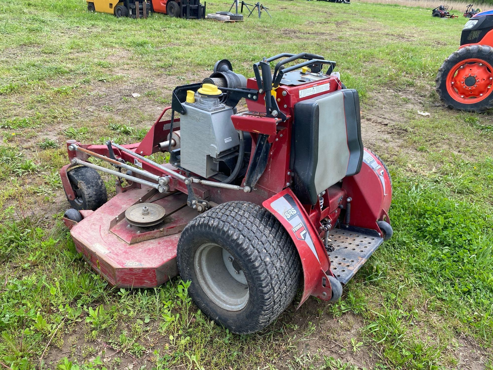 FERRIS SRSZ3XBVE COMMERCIAL MOWER SN:2017987184 powered by gas engine, equipped with 72in. Cutting