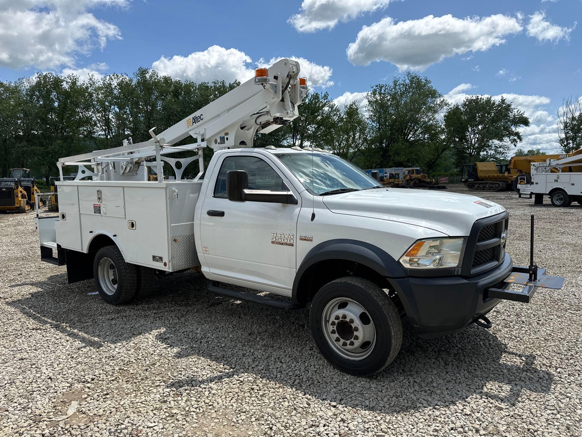 2016 DODGE 4500 BUCKET TRUCK VN:342975 powered by 6.4L Hemi gas engine, equipped with Allison