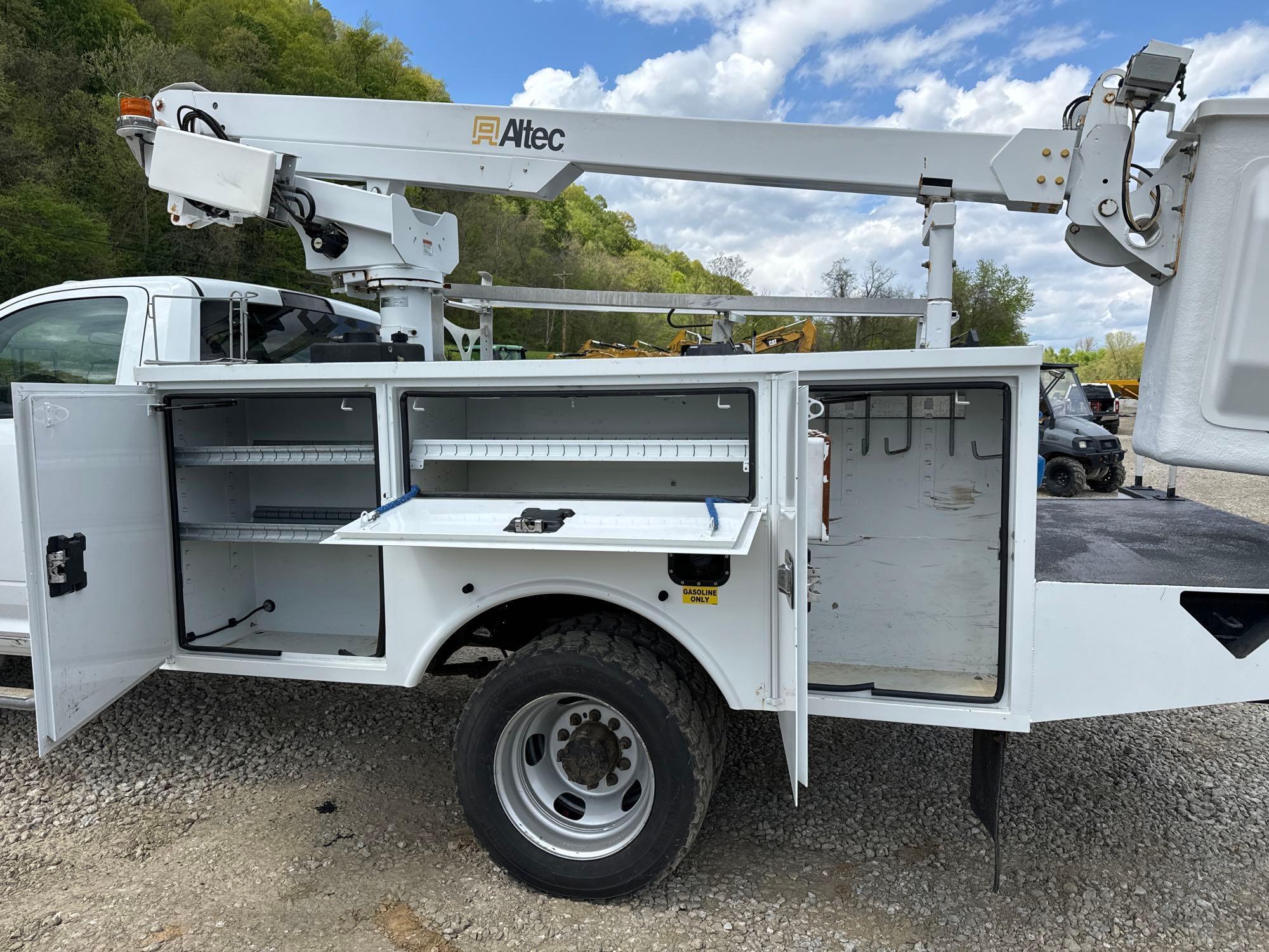 2016 DODGE 4500HD BUCKET TRUCK VN:279796 powered by 6.4L Hemi gas engine, equipped with automatic