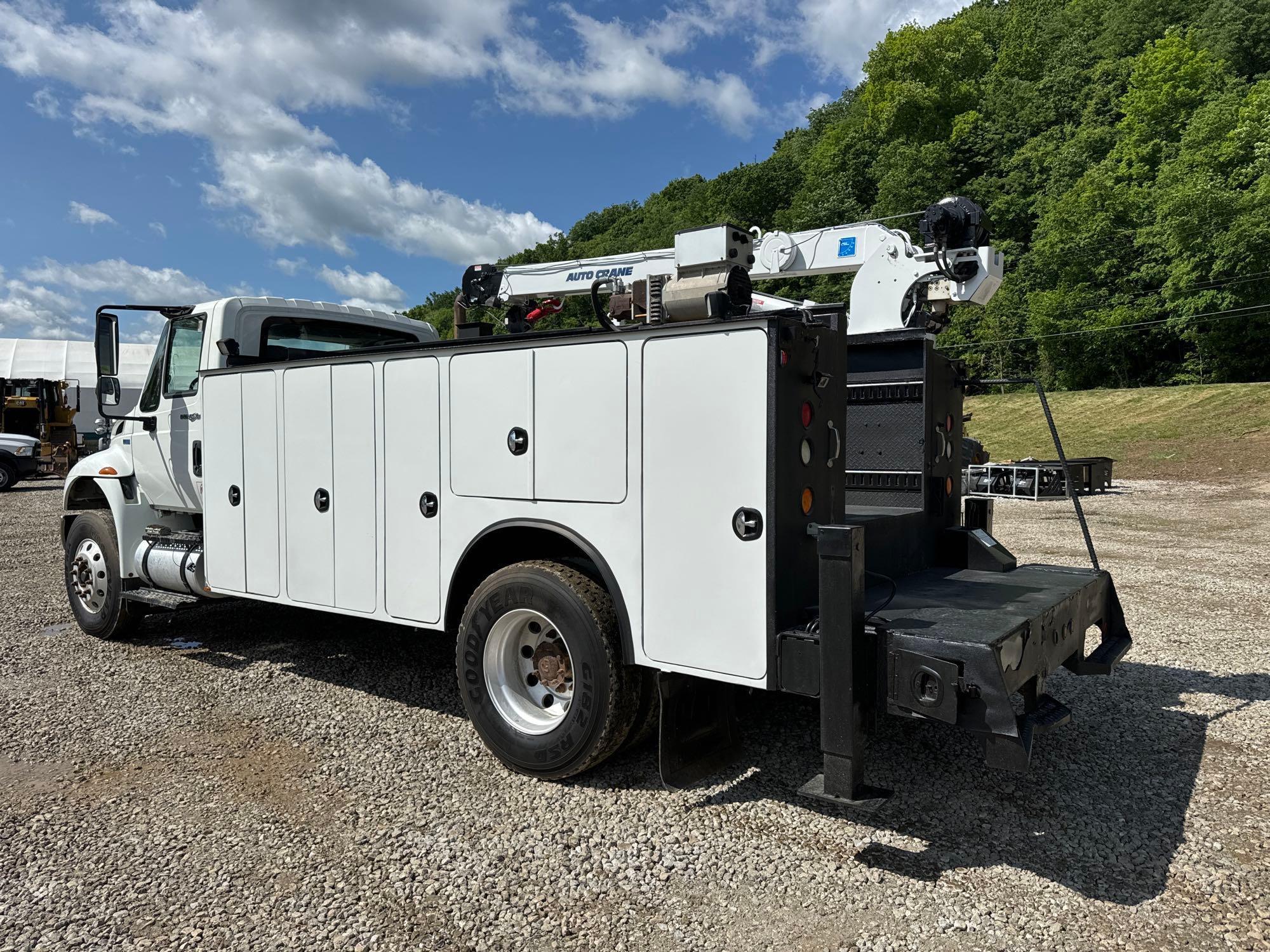 2012 INTERNATIONAL 4400 SERVICE TRUCK VN:077808 powered by International diesel engine, equipped