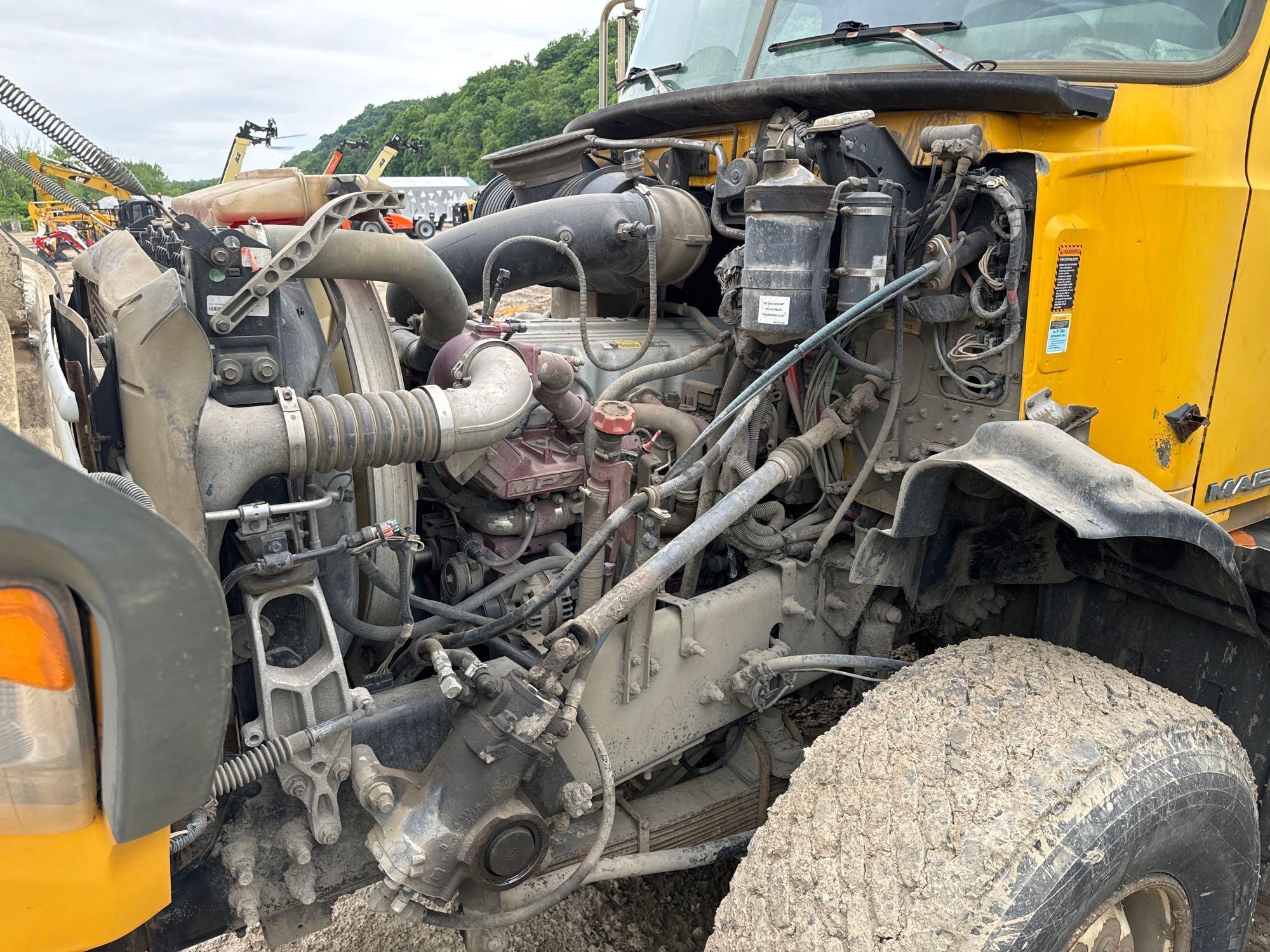 2009 MACK GU814 DUMP TRUCK VN:M001007 powered by Mack MP7 diesel engine, 395hp, equipped with Mack