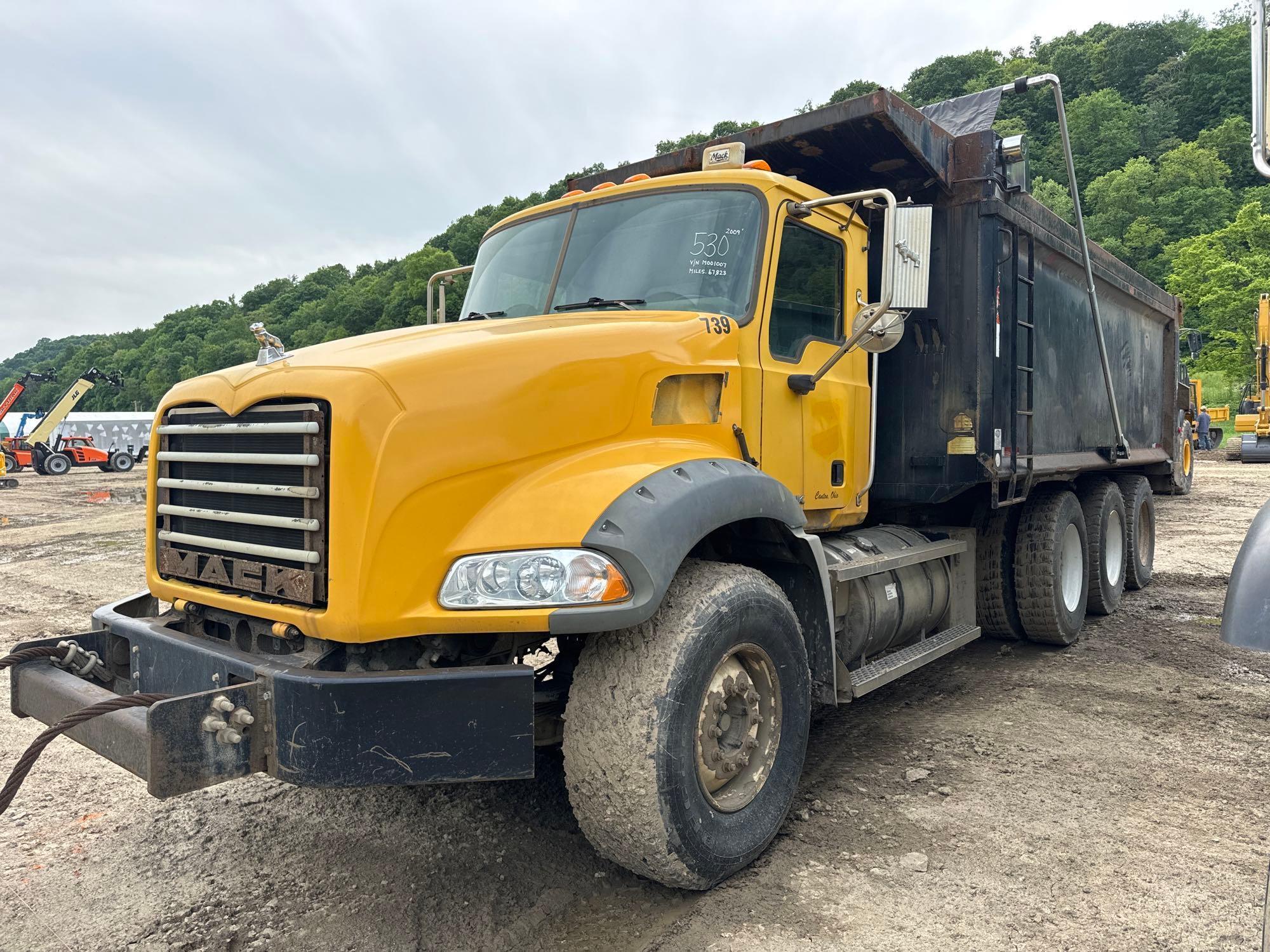 2009 MACK GU814 DUMP TRUCK VN:M001007 powered by Mack MP7 diesel engine, 395hp, equipped with Mack