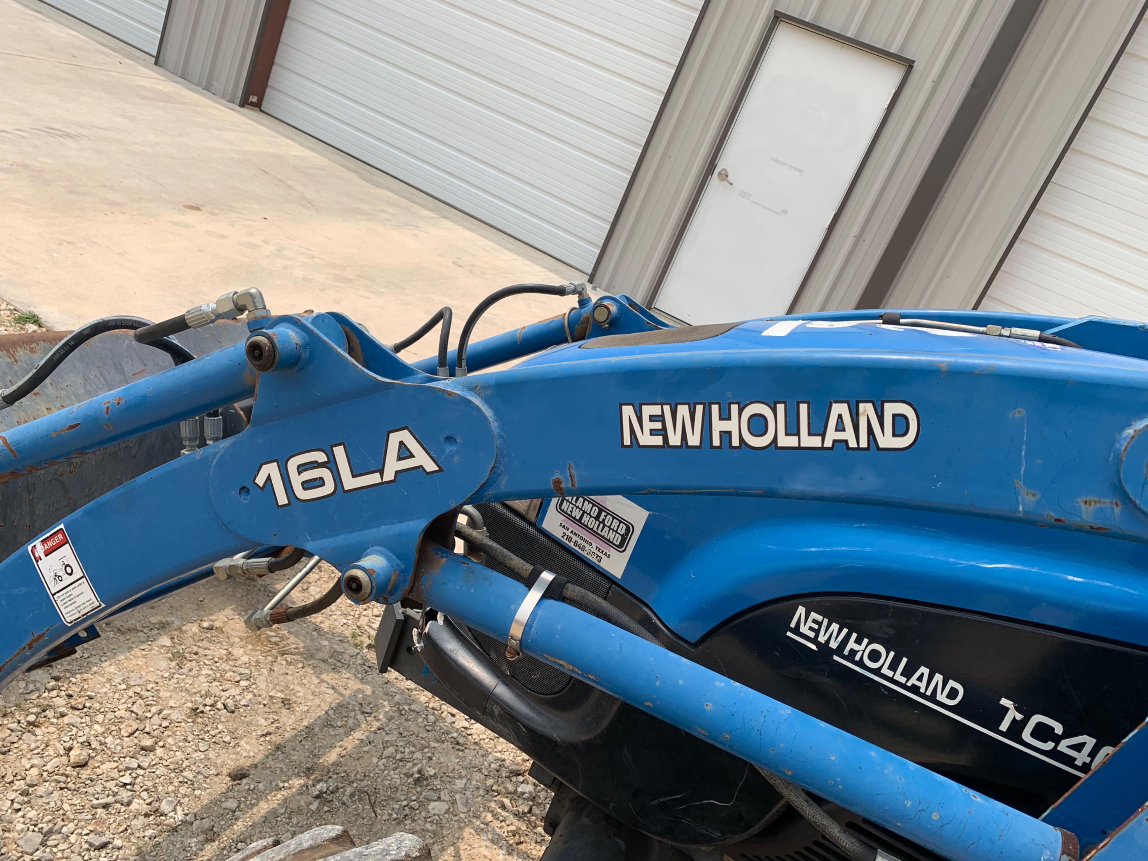 New Holland TC40D W/ 16LA Loader