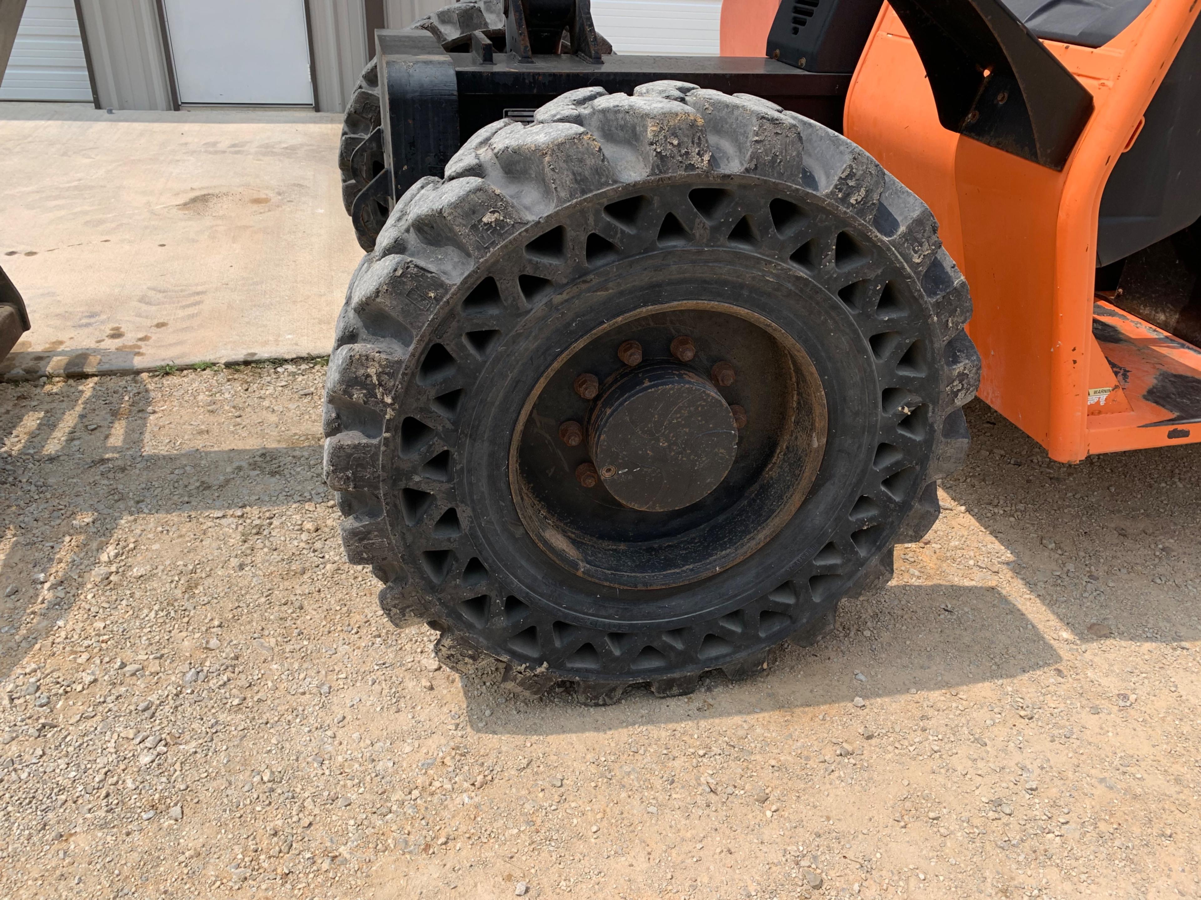 JLG 943 Telehandler