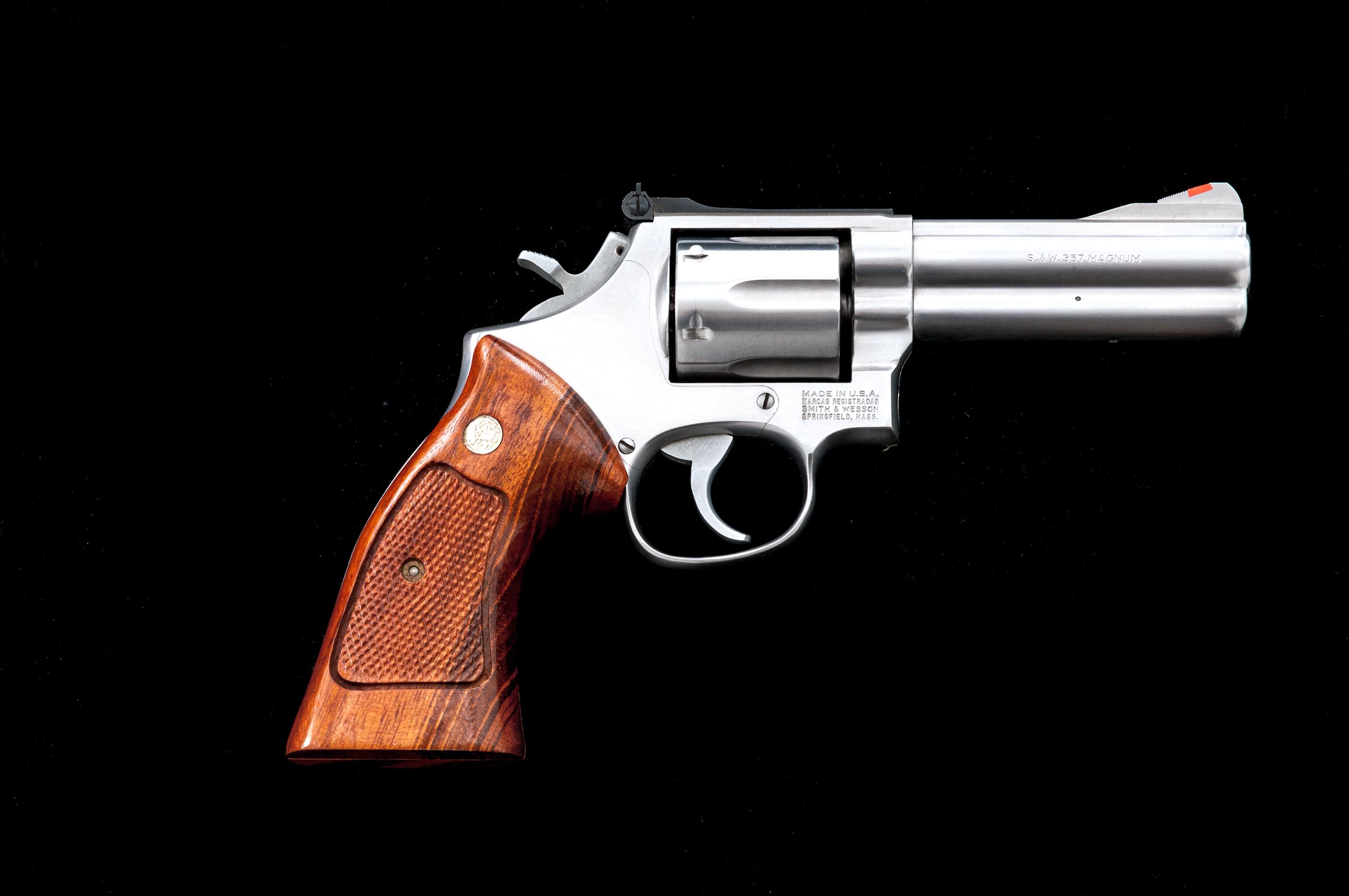 S&W Model 686 Distinguished Combat Mag Revolver