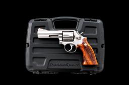 S&W Model 686 Distinguished Combat Mag Revolver