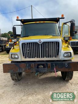 2004 INTL 7300