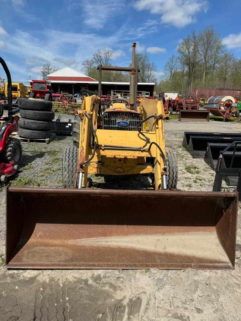 322 Ford 345C Tractor