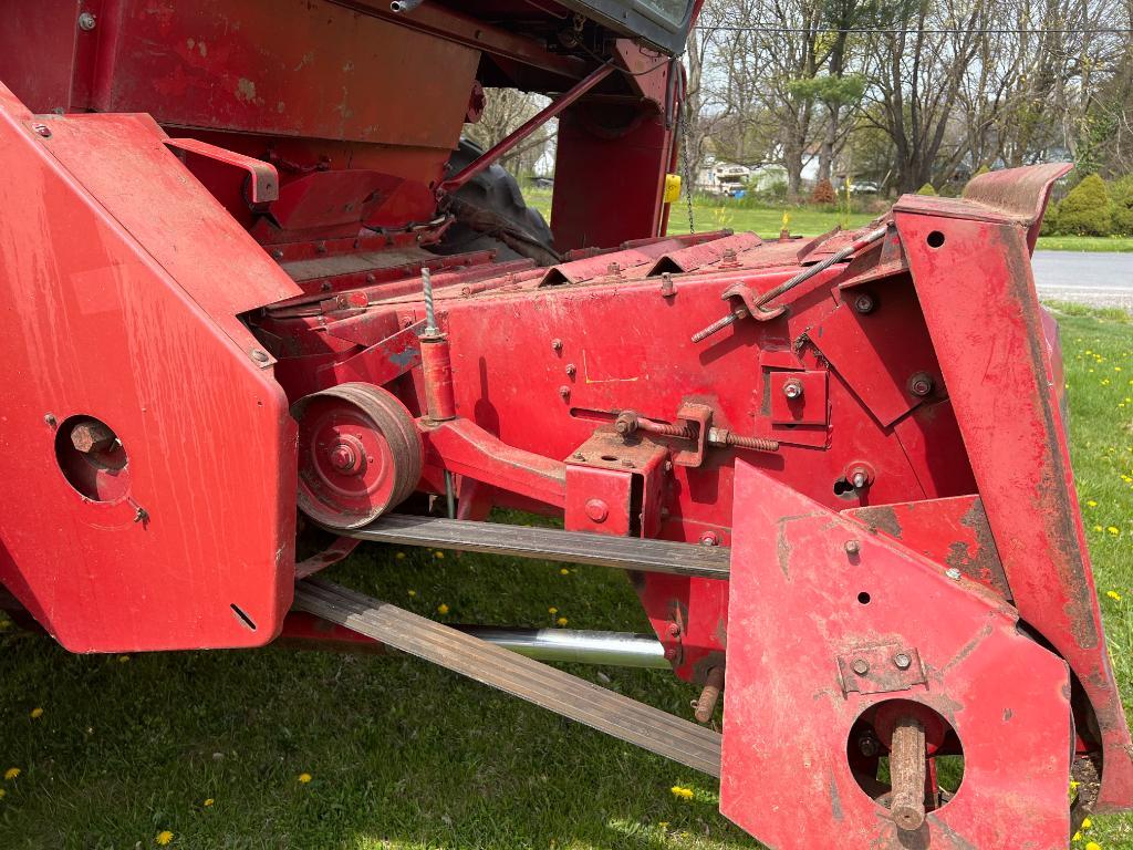 6 CaseIH 1666 Combine