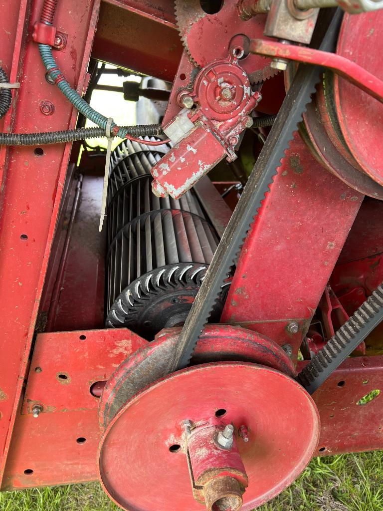 6 CaseIH 1666 Combine