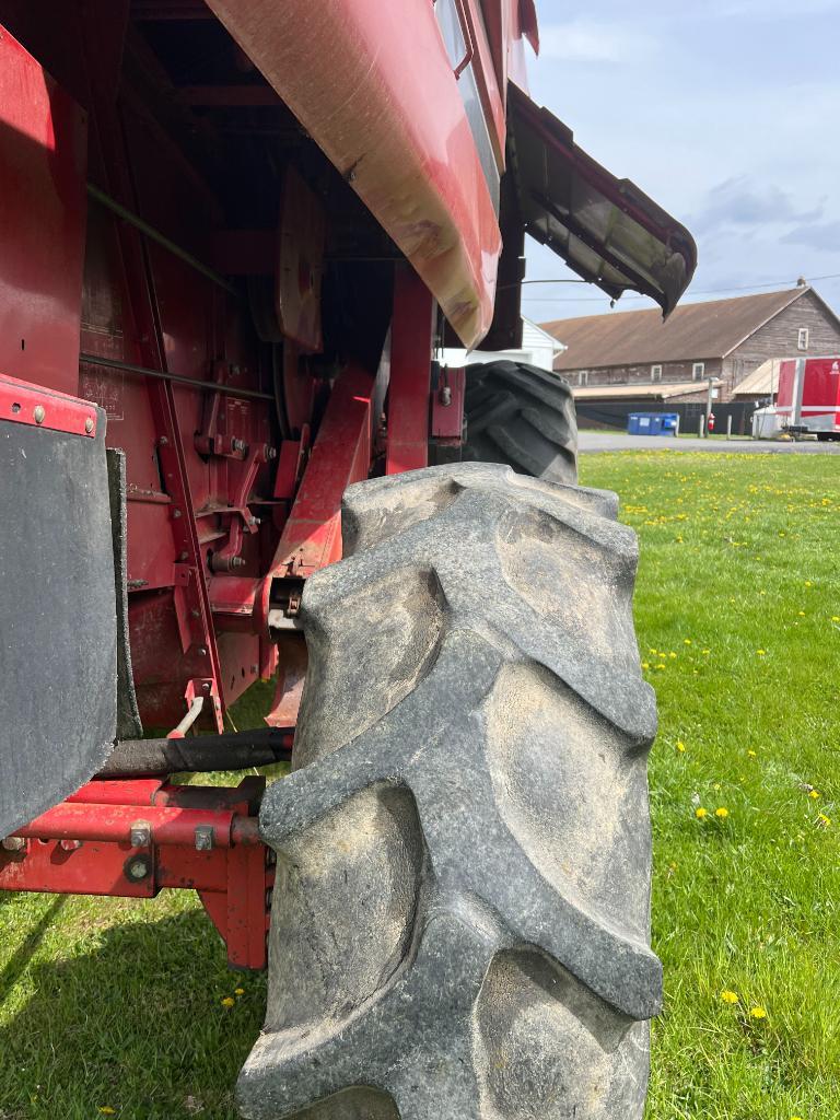 6 CaseIH 1666 Combine