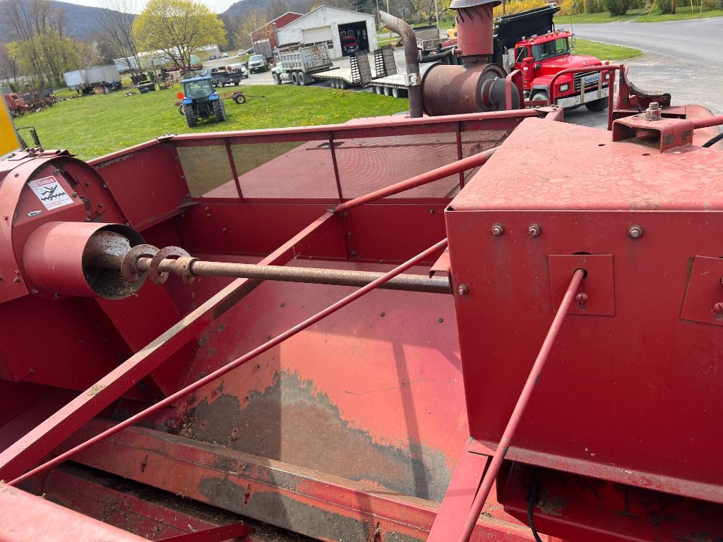 6 CaseIH 1666 Combine