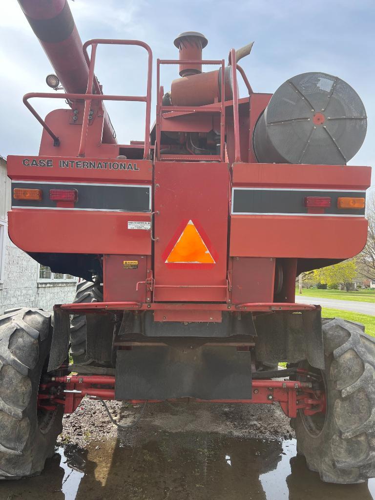 6 CaseIH 1666 Combine