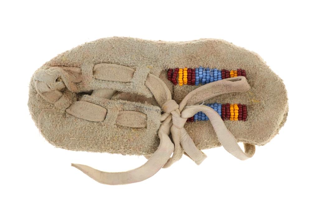 Apsáalooke Crow Beaded Hide Child's Mocassins