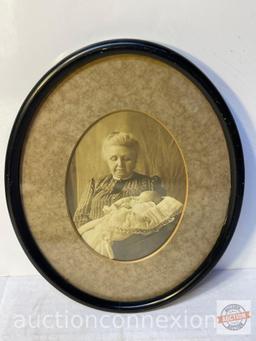 2 Vintage frames with photographs