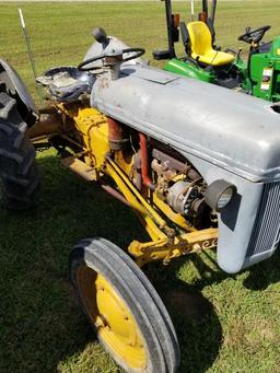 FORD FERGUSON 2N TRACTOR, 2WD, GAS, RUNS/DRIVES