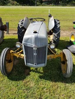 FORD FERGUSON 2N TRACTOR, 2WD, GAS, RUNS/DRIVES