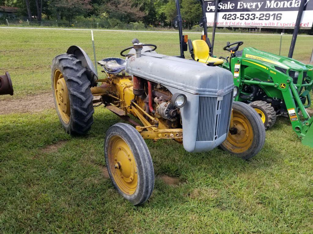 FORD FERGUSON 2N TRACTOR, 2WD, GAS, RUNS/DRIVES