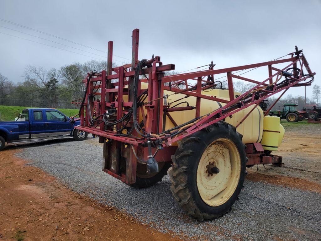 HARDEE 1000 SPRAYER, 60' BOOM, WITH FOAM MARKERS, WITH MONITOR, HAS BEEN WI