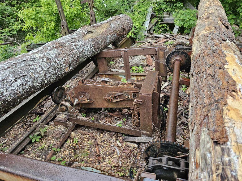 CORLEY SAW MILL WITH 56'' BLADE (2), 60'' BLADE, LIVE LOG DECK, HYDRAULIC C