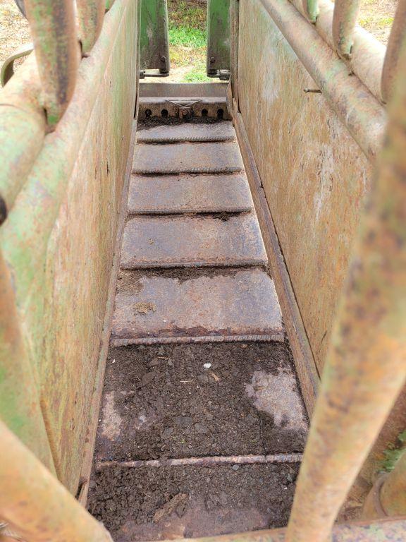 POWDER RIVER CATTLE WORKING CHUTE