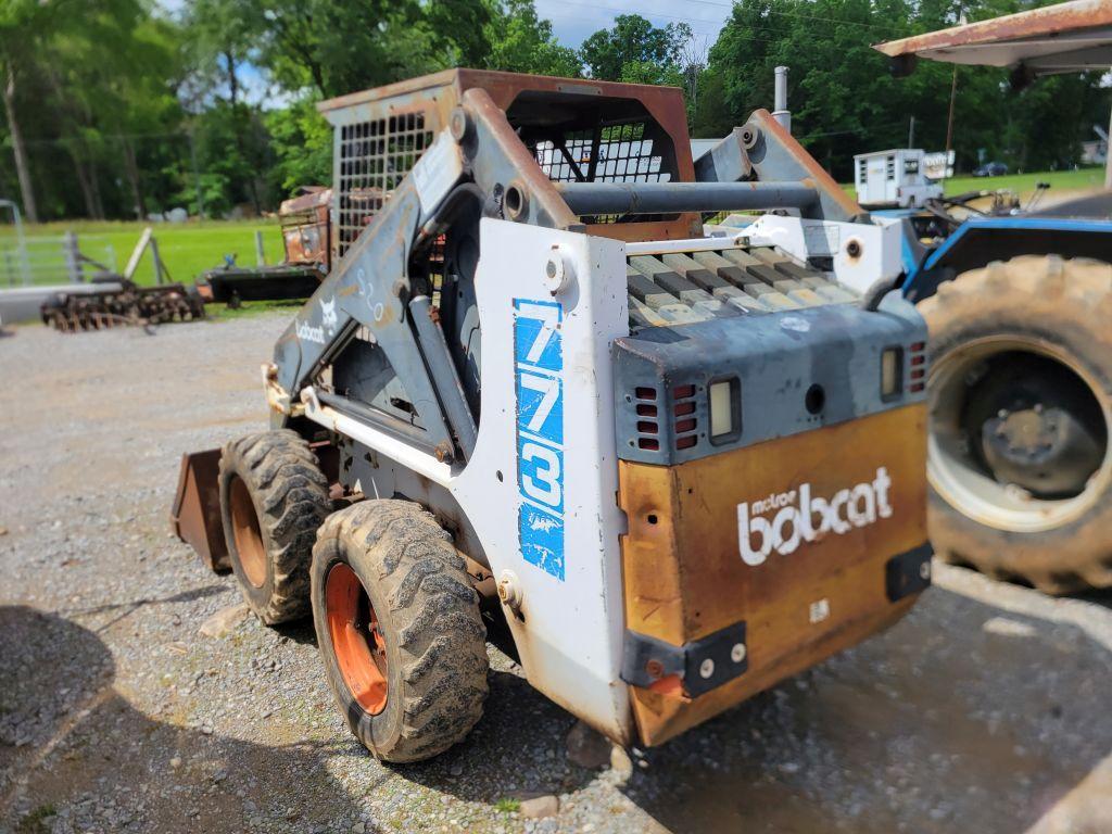 BOBCAT 773 SKID STEER, 1916 HOURS SHOWING, SN:509636620, RUNS/DRIVES