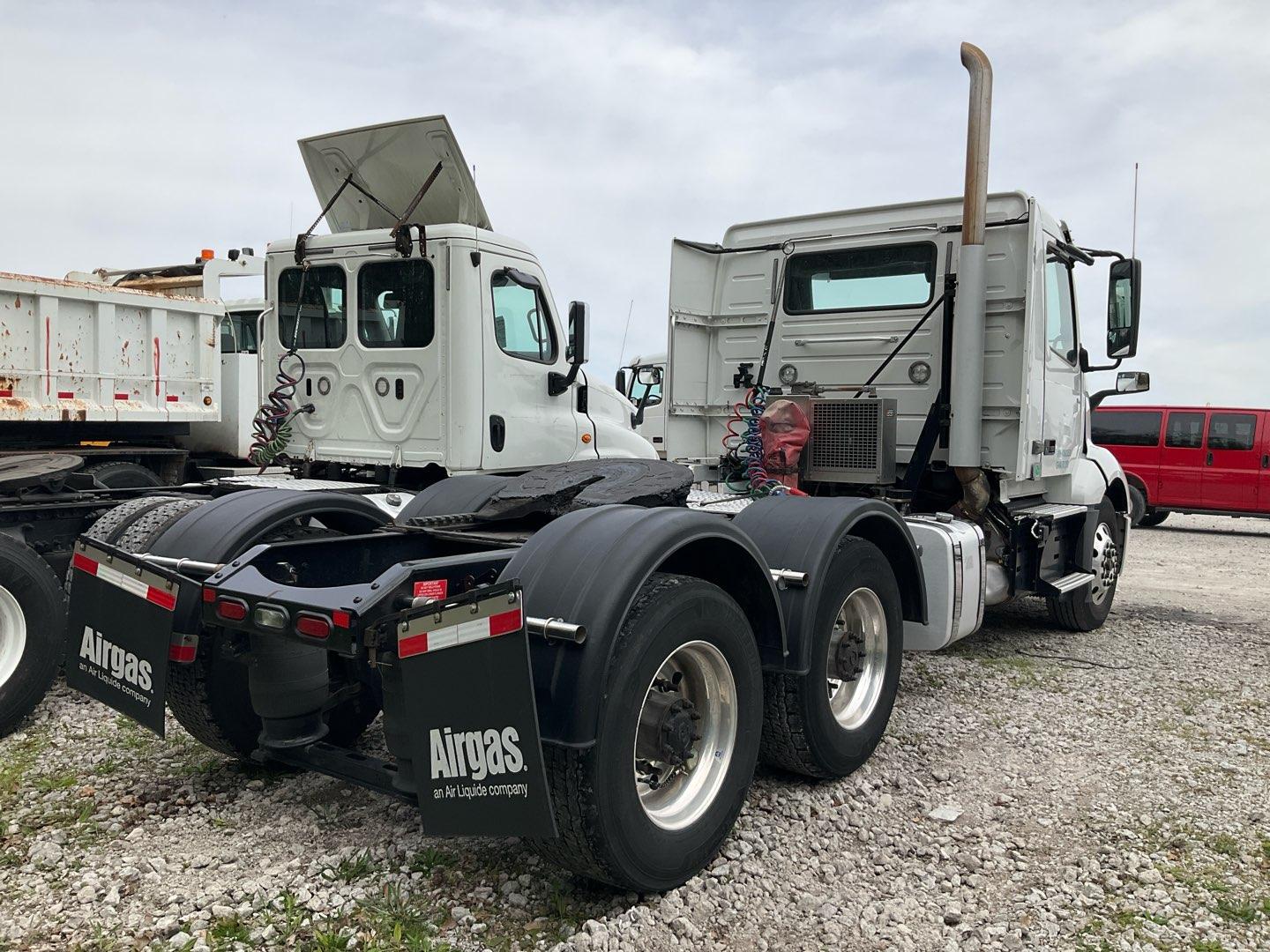 2019 VOLVO VNL64T300 Serial Number: 4V4NC9EH8KN903538