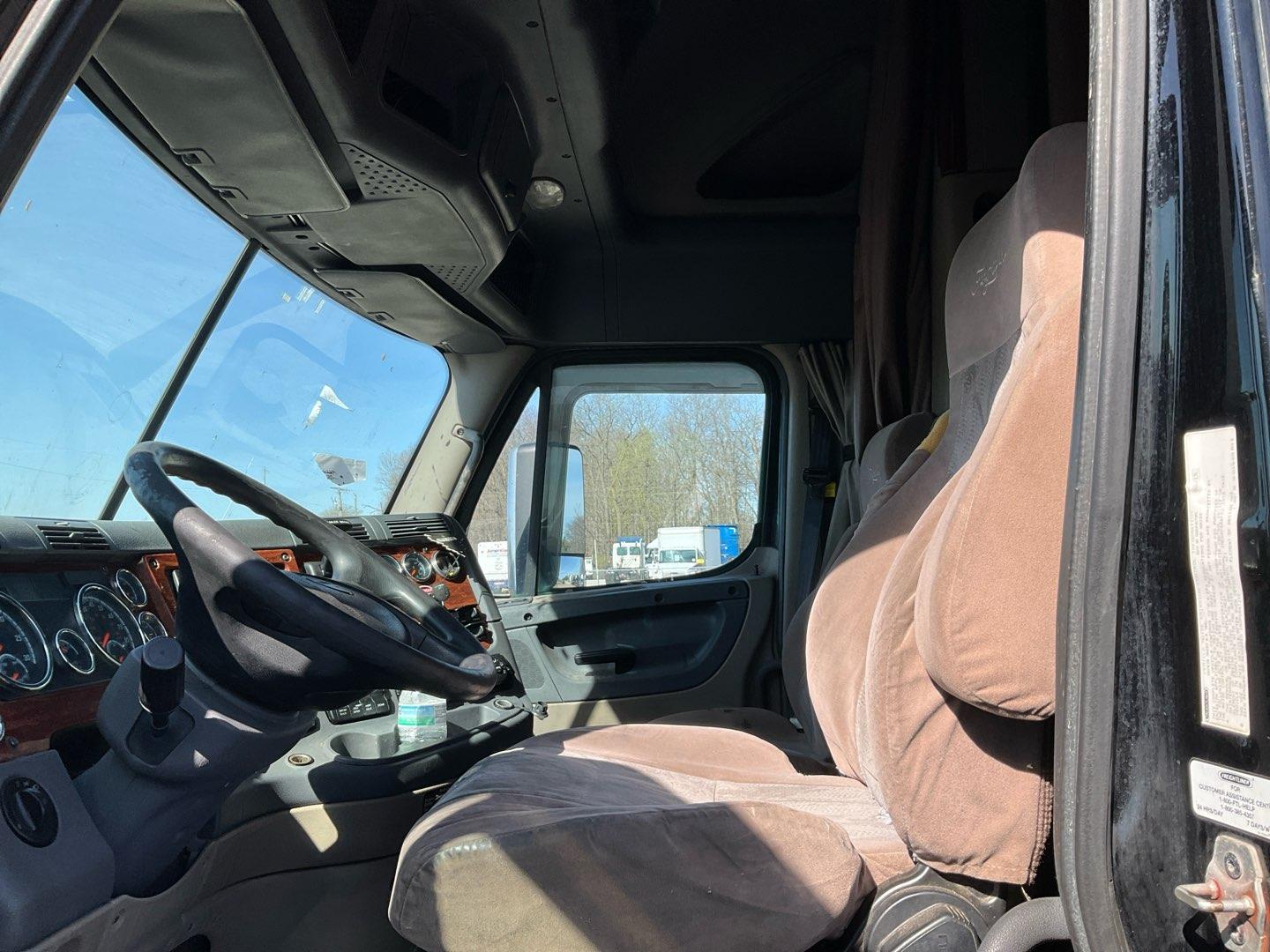 2016 FREIGHTLINER CASCADIA Serial Number: 1FUJGLD56GLGW0989