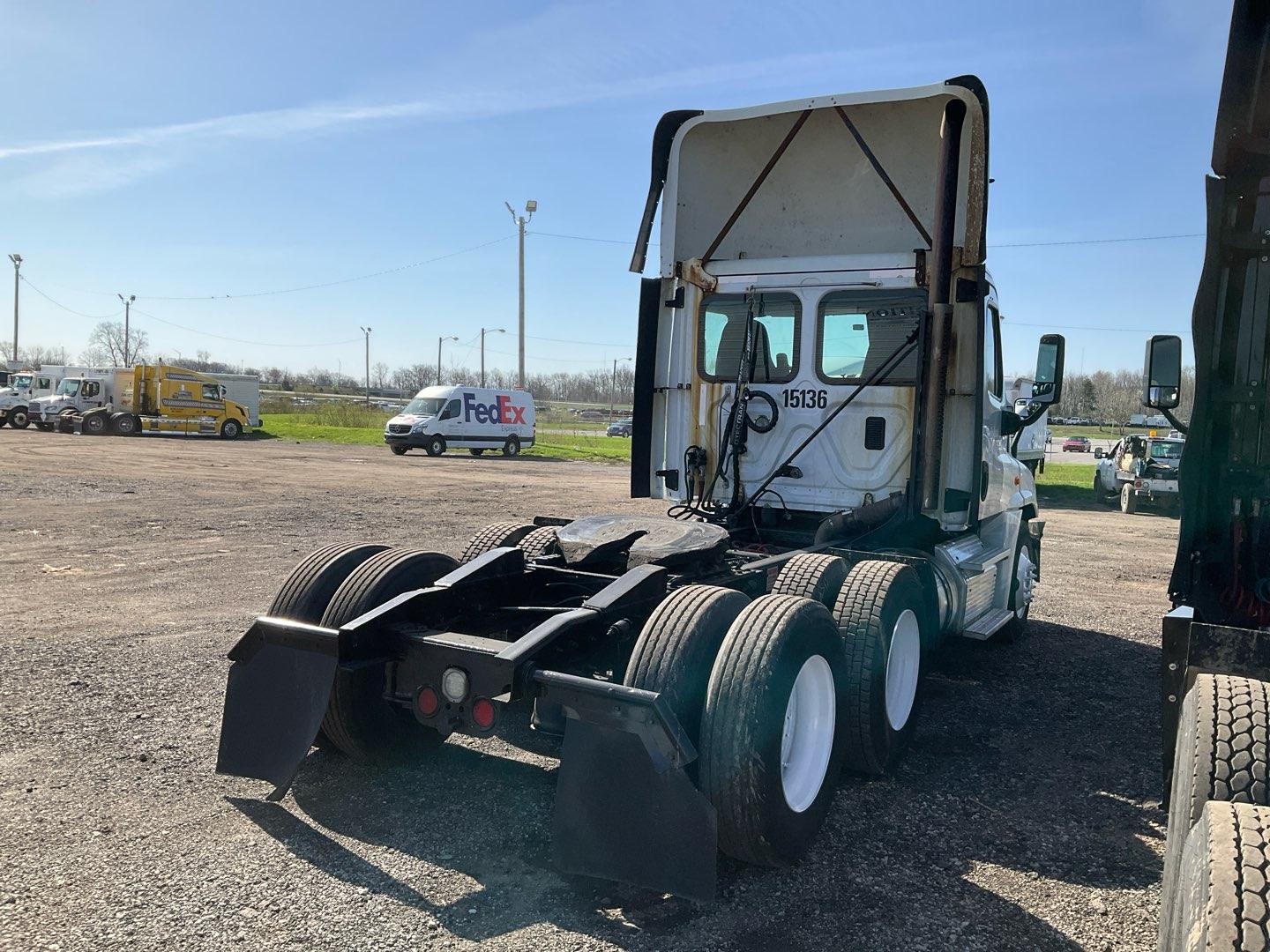 2015 FREIGHTLINER CASCADIA Serial Number: 3AKGGEDV4FSGK3433