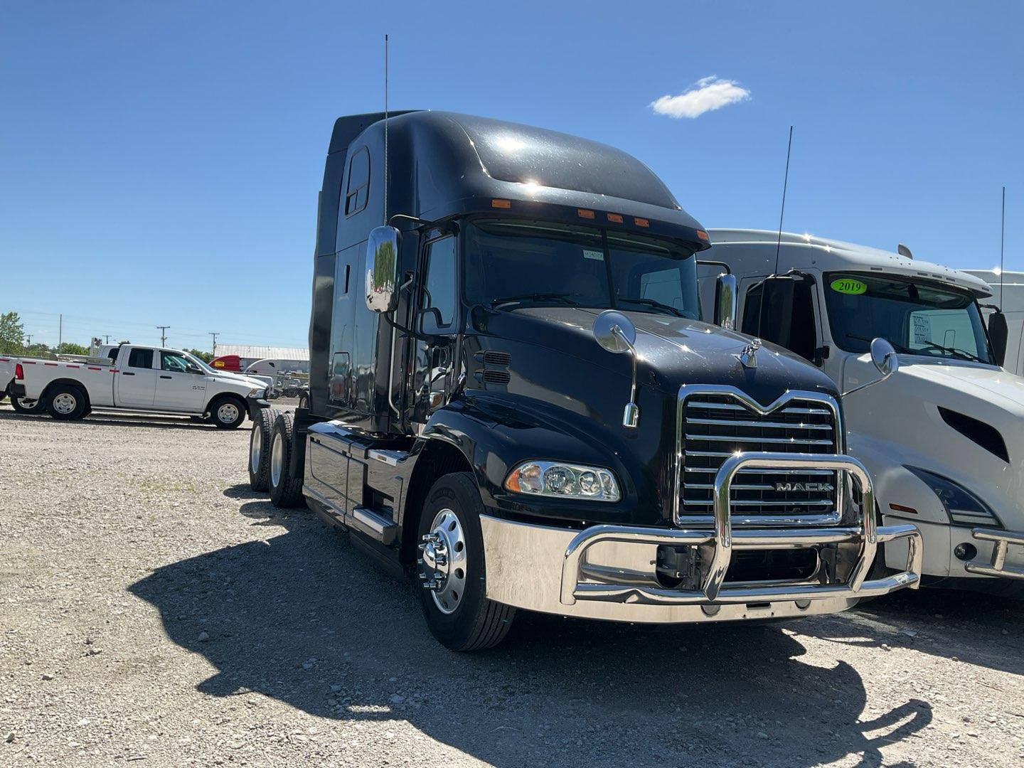 2016 MACK PINNACLE CXU613 Serial Number: 1M1AW21Y9GM053236