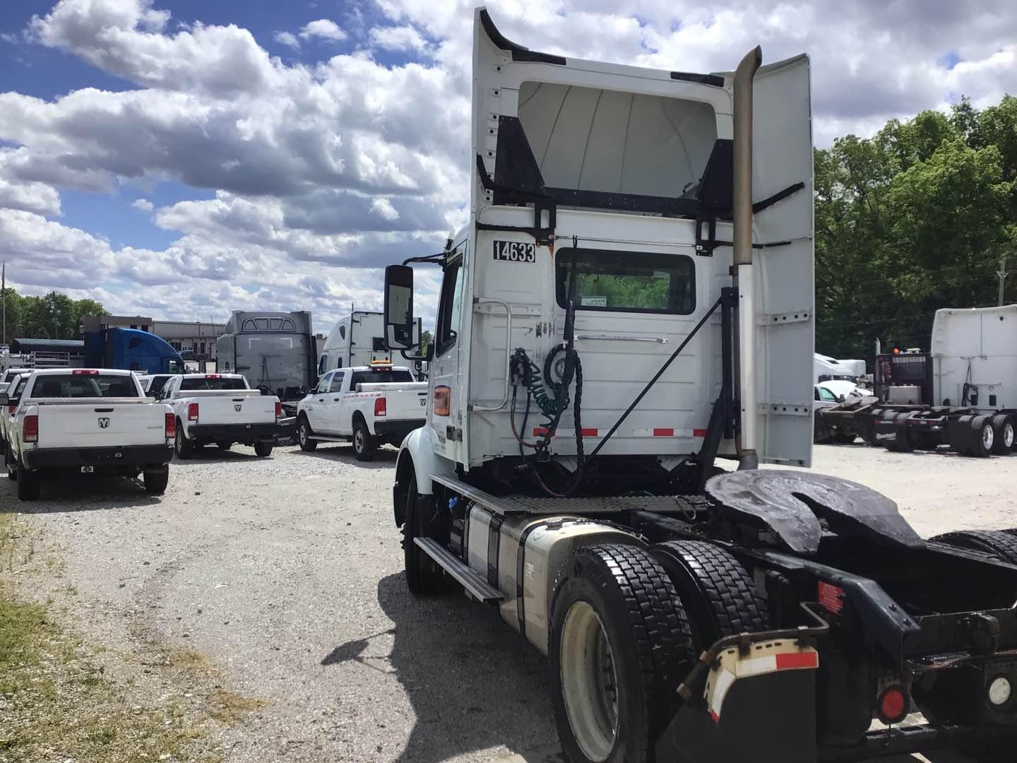 2019 VOLVO VNR42T300 Serial Number: 4V4W19EG2KN216878