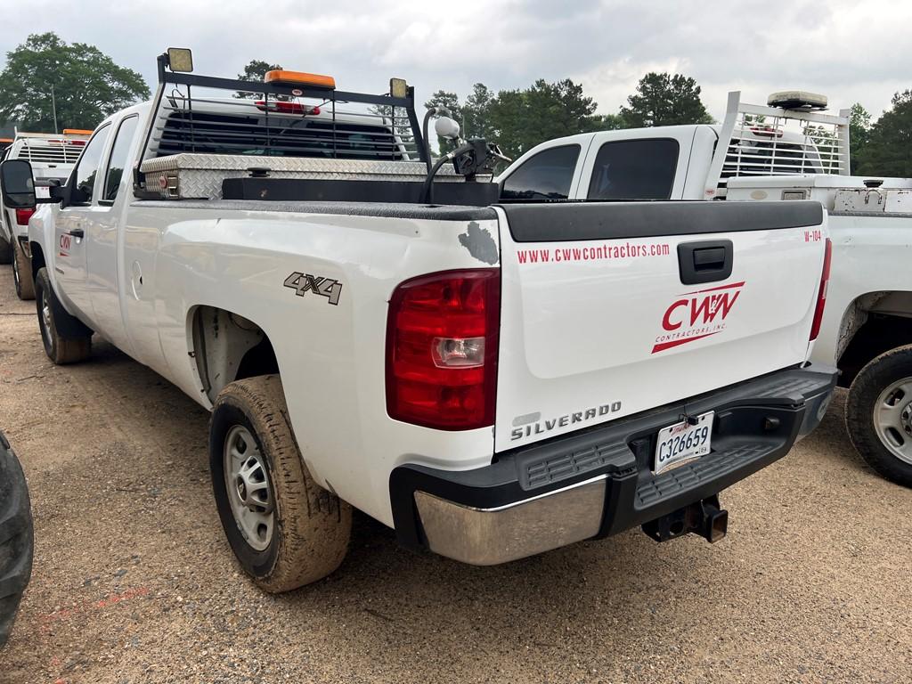 2013 CHEVROLET 2500 HD TRUCK, 304,612 Miles,  EXT CAB, 4X4, 6.0L GAS, S# 1G