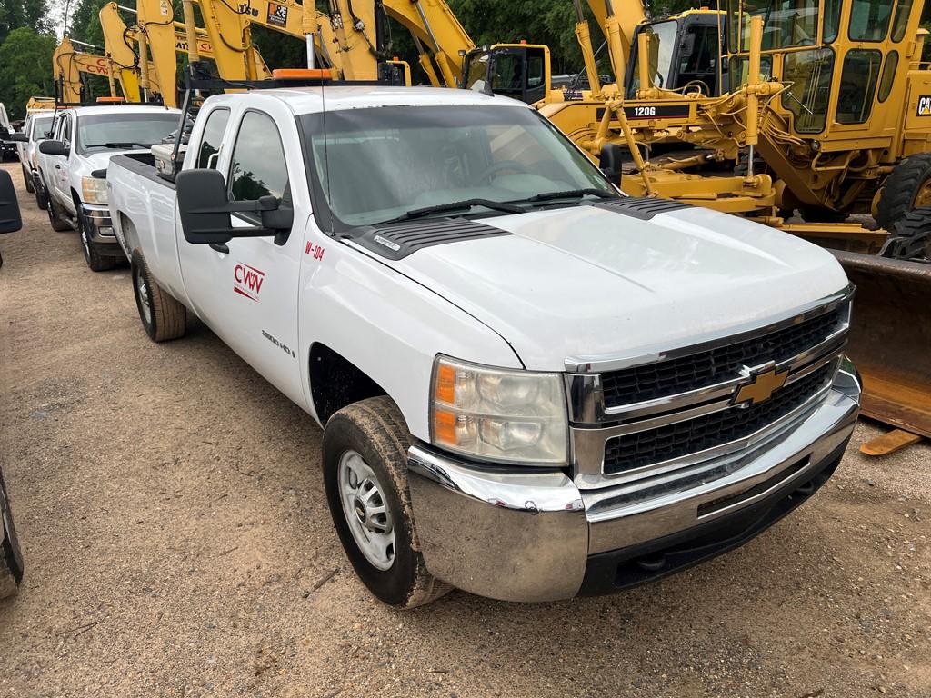 2013 CHEVROLET 2500 HD TRUCK, 304,612 Miles,  EXT CAB, 4X4, 6.0L GAS, S# 1G