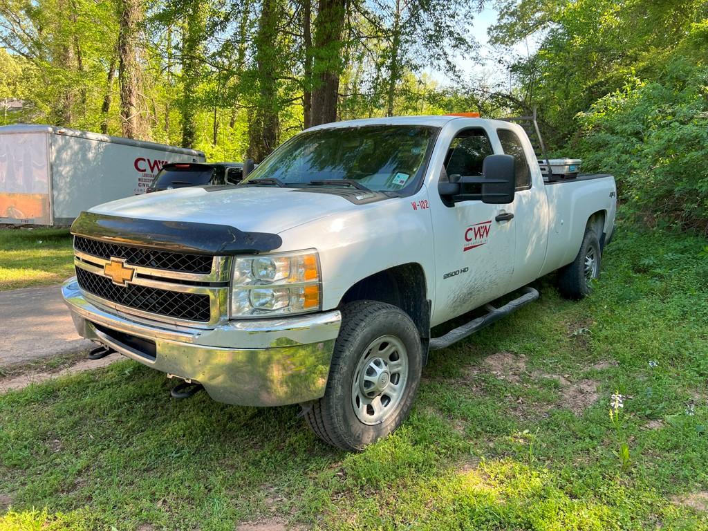 2013 CHEVROLET 2500 HD TRUCK, 327,530 Miles,  EXT/QUAD CAB, 4X4, GAS, AUTO,