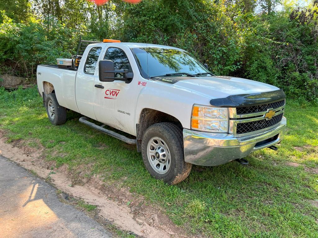 2013 CHEVROLET 2500 HD TRUCK, 327,530 Miles,  EXT/QUAD CAB, 4X4, GAS, AUTO,