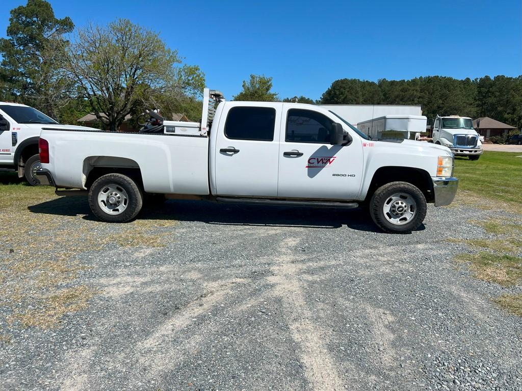 2011 CHEVROLET 2500 HD TRUCK, 392,559 Miles,  CREW CAB, 2WD, GAS, AUTO, S#