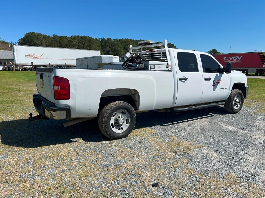 2011 CHEVROLET 2500 HD TRUCK, 392,559 Miles,  CREW CAB, 2WD, GAS, AUTO, S#