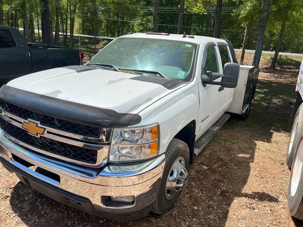 2013 CHEVROLET 3500HD FLATBED WELDERS TRUCK, Est 330K Miles,  CREW CAB, DUR