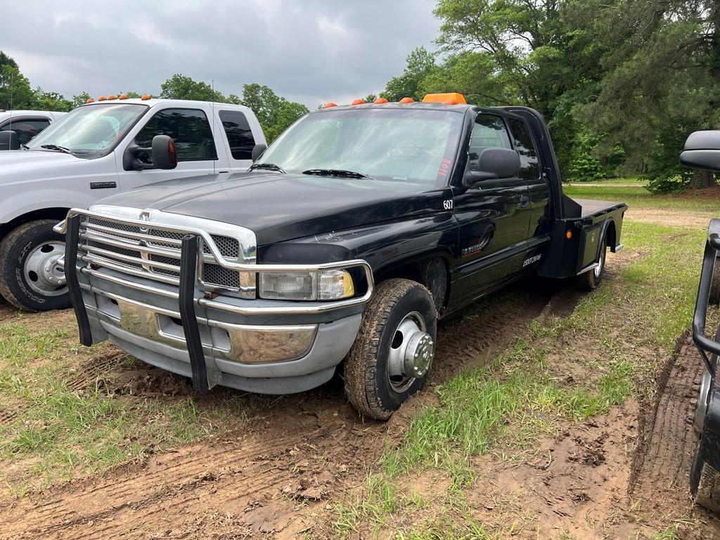 1999 DODGE RAM 3500 FLATBED TRUCK, 55,688+ mi showing,  DIESEL, 5 SPEED, EX