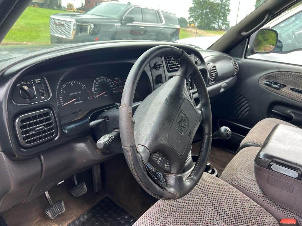 1999 DODGE RAM 3500 FLATBED TRUCK, 55,688+ mi showing,  DIESEL, 5 SPEED, EX