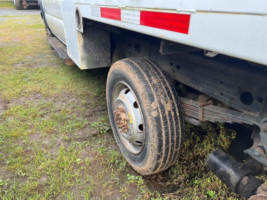 2006 CHEVROLET 3500 HIRAIL SERVICE TRUCK, 327,399+ mi,  V8 GAS, AUTO, EXTEN