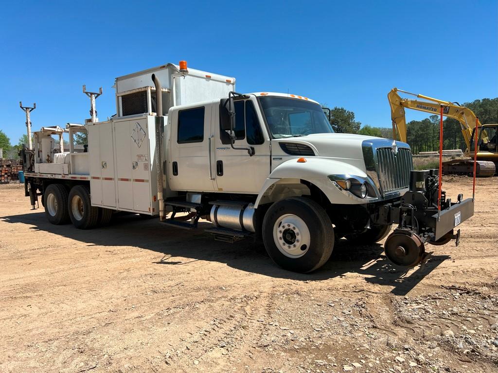 2009 INTERNATIONAL 7400 WORKSTAR CRANE TRUCK, 138,124 Miles,  CREW CAB, DMF