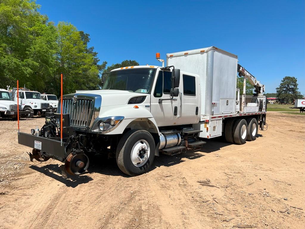 2009 INTERNATIONAL 7400 WORKSTAR CRANE TRUCK, 138,124 Miles,  CREW CAB, DMF