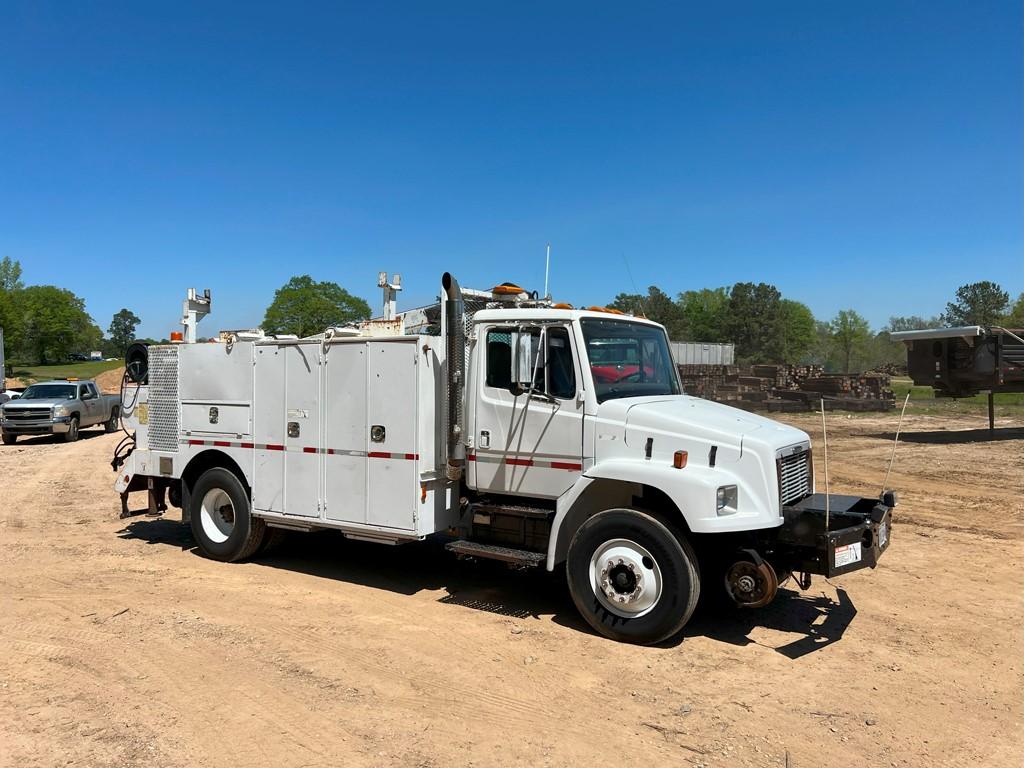 2002 FREIGHTLINER FL70 CRANE TRUCK, 376,863 Miles,  HIRAIL, IMT 3820 CRANE,