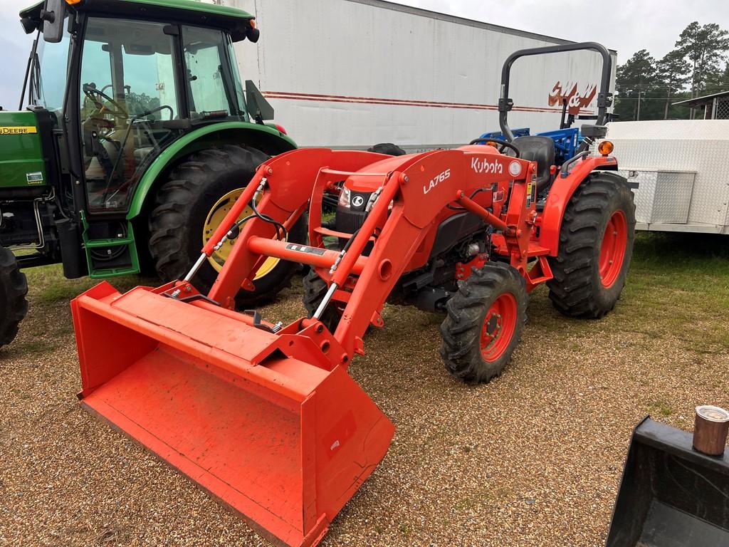 KUBOTA L4701DT LOADER TRACTOR, 122 Hours,  4X4, KUBOTA LA765 LOADER W/BUCKE