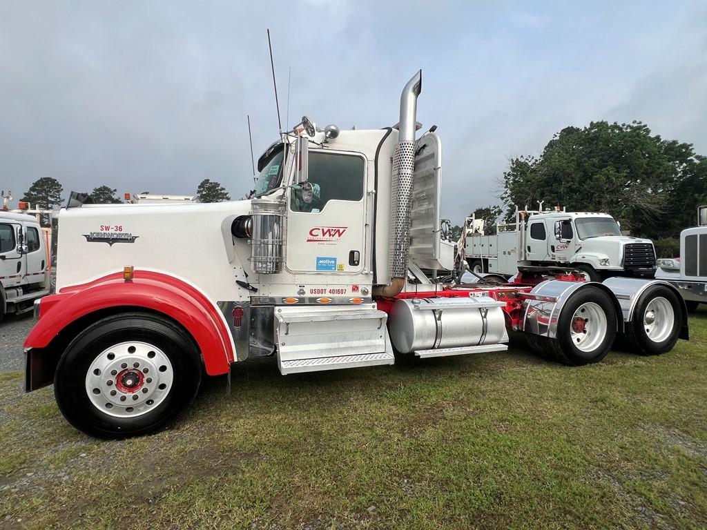 2008 KENWORTH W900 TRUCK TRACTOR, 453,961 Miles-1729 hours on meter  DAY CA