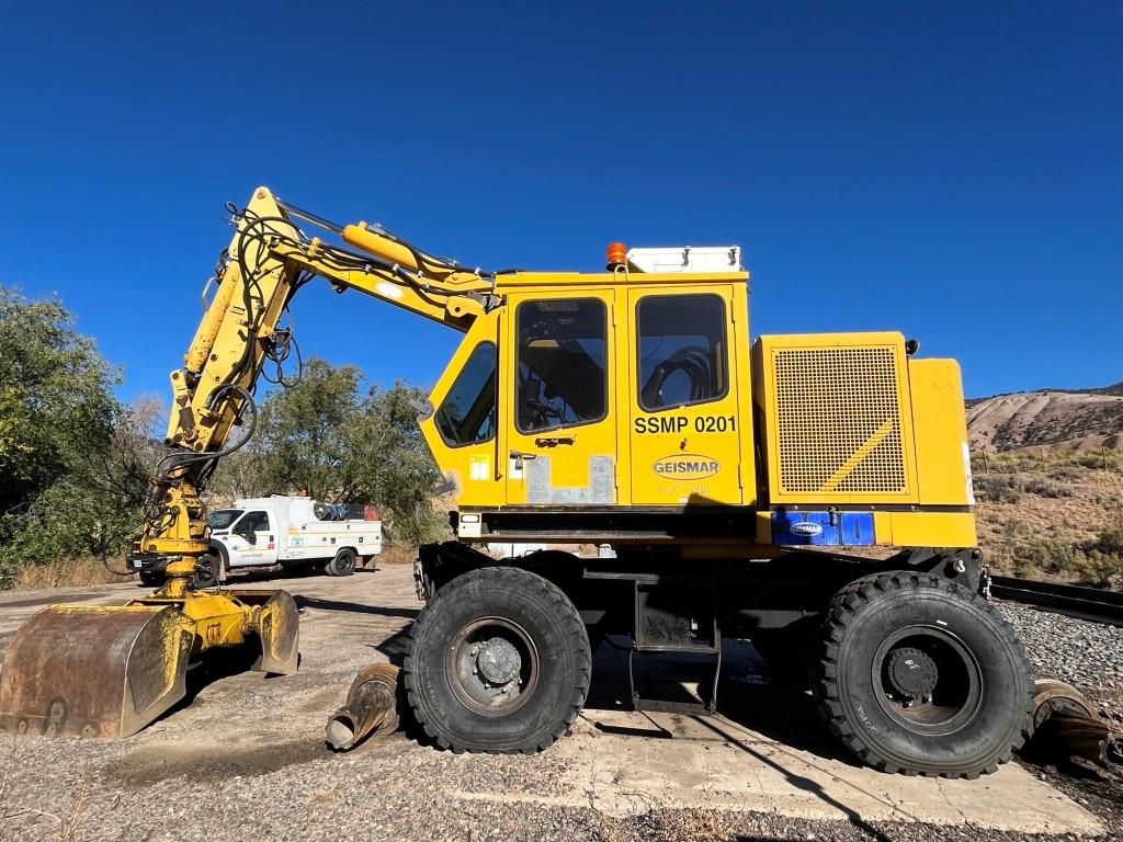 2002 GEISMAR KGT4RSC RUBBER TIRE EXCAVATOR,  UP# SSMP0201, S# 4525, 4822 HR