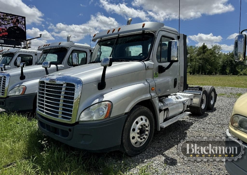 2016 FREIGHTLINER CASCADIA TRUCK TRACTOR, 579,915+ mi,  DAY CAB, DETROIT DD