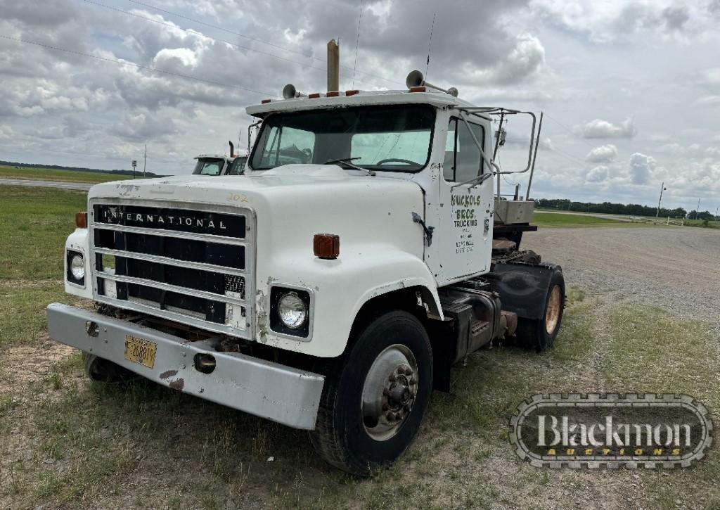 1985 INTERNATIONAL 2575 TRUCK TRACTOR,  DAY CAB, CUMMINS NTC 400, 5 OVER 2